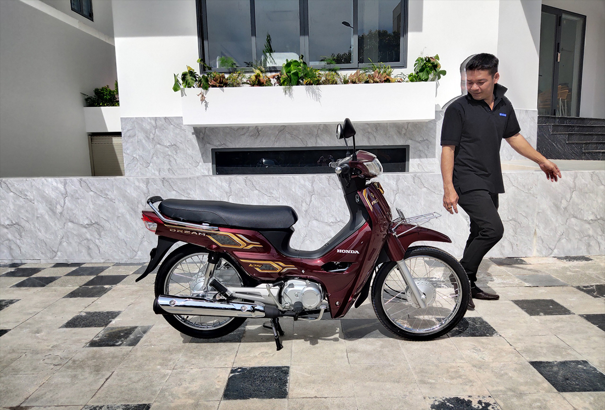 Honda Dream 125 NCX 2024 màu đỏ 4 Honda Dream 125 NCX 2024 màu đỏ 4
